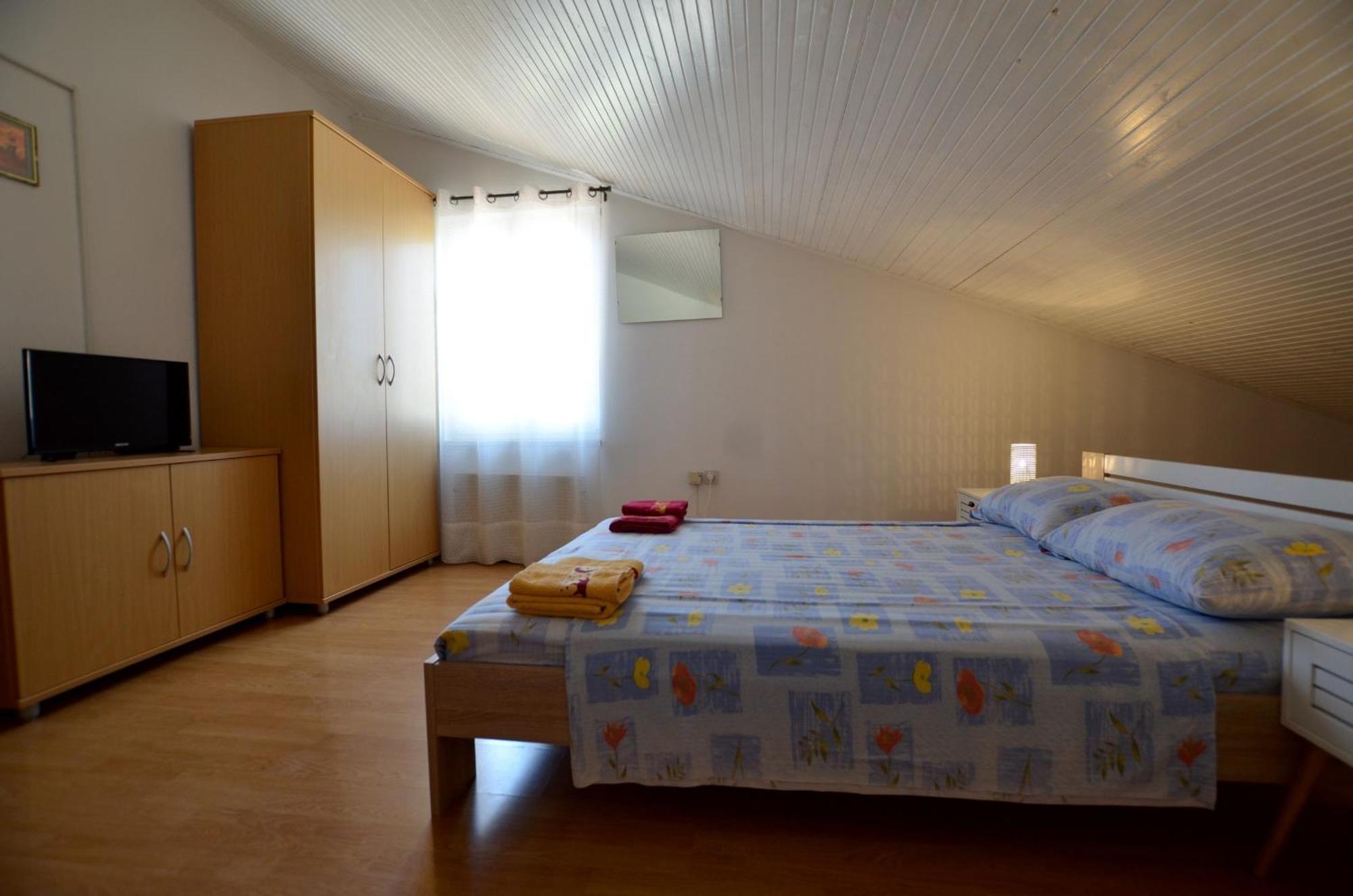 Galant Apartments Ровин Екстериор снимка