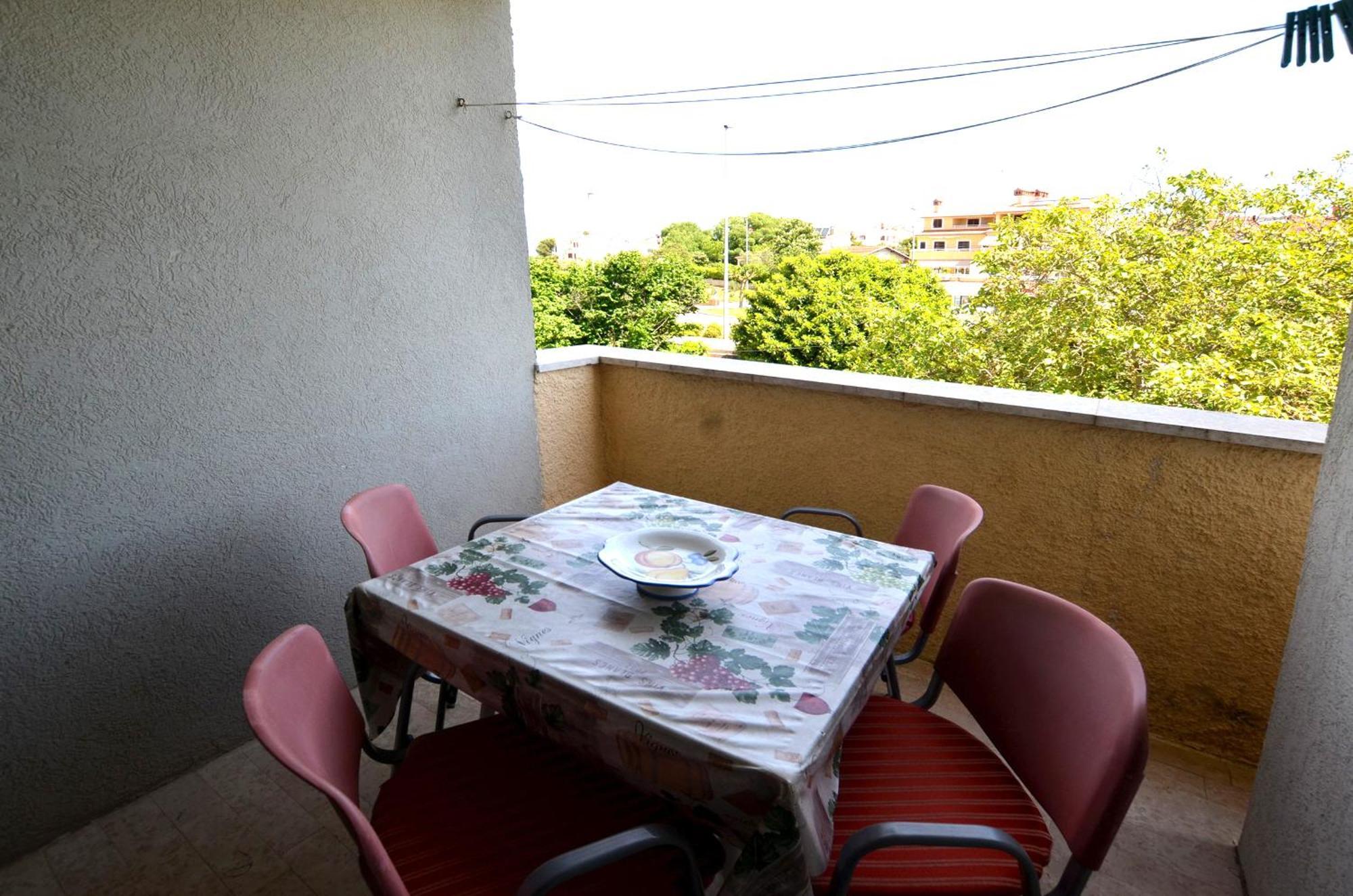Galant Apartments Ровин Екстериор снимка