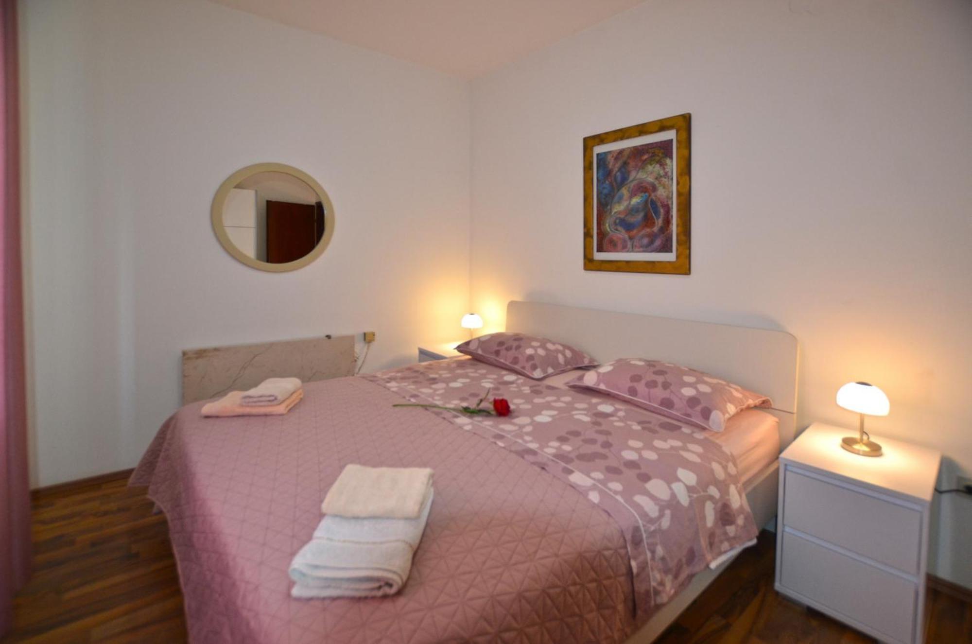 Galant Apartments Ровин Екстериор снимка
