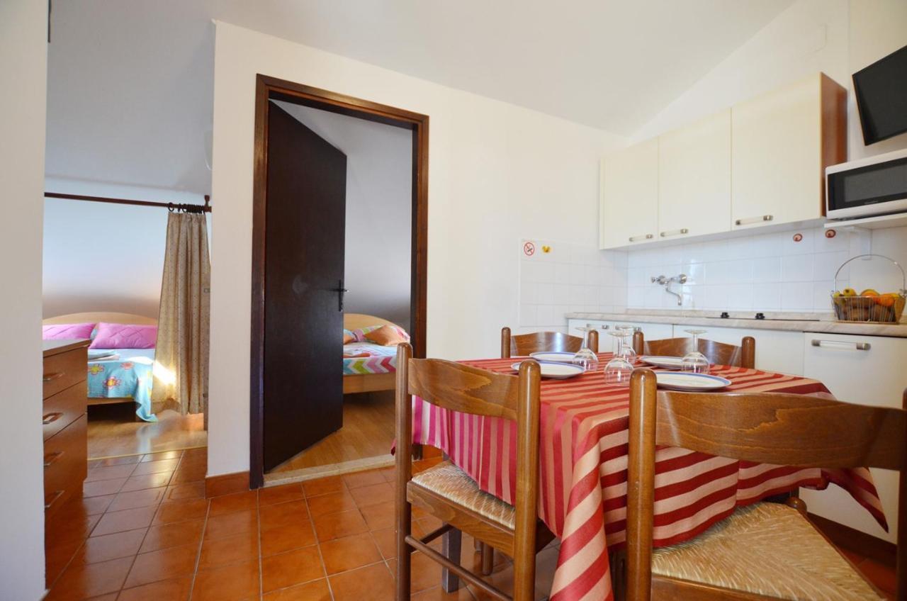 Galant Apartments Ровин Екстериор снимка